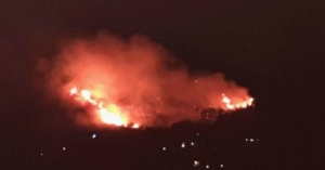 In fiamme un&rsquo;auto a Isca, forse matrice dolosa