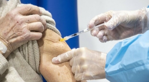 Da oggi al via prenotazioni vaccini anti Covid 70-79 anni a Crotone