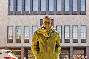 Cosenza, nuova location per la statua di Mancini