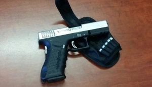 Nascondeva pistola clandestina nel materasso, arrestato