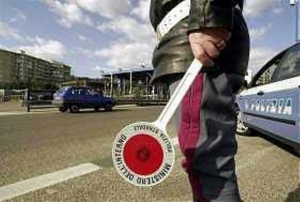 Controlli della PolStrada: fermate 15 autocisterne e registrate 41 violazioni