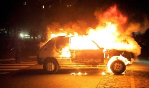 Auto il fiamme a Lamezia Terme