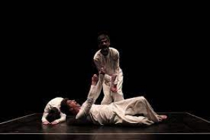 Vacantiandu: al Teatro Grandinetti chiude la stagione la comicit&agrave; di Max Mazzotta in ''Prove aperte''