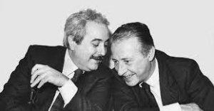 Per la stagione del Teatro Incanto uno spettacolo imperdibile dedicato a Giovanni Falcone e Paolo Borsellino, gli anteriori