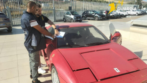 Modifica una Toyota per venderla come Ferrari, succede a Catanzaro
