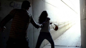 Molesta una donna incinta, poi aggredisce gli agenti Polfer