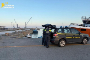 25 chili di novellame di sarda sequestrati nel crotonese