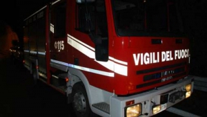 In fiamme un magazzino a Cosenza