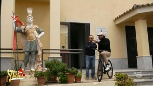 Codacons: Prefetto rimuova la statua donata da boss a Guardavalle