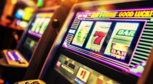Sfondano saracinesca e rubano i soldi delle slot di un bar a Cosenza