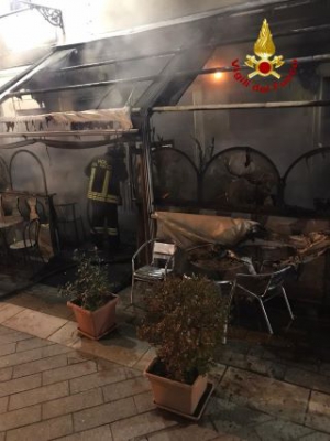 Girifalco, in fiamme bar in piazza San Rocco