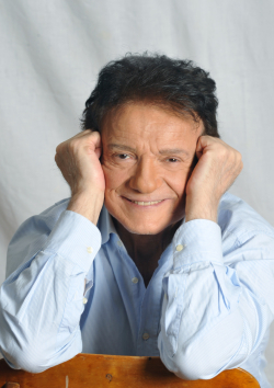 Catanzaro, il Festival d'Autunno inaugura la XXIII edizione con il concerto sold out di Massimo Ranieri