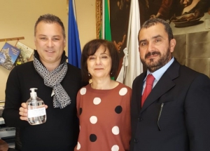 Gli studenti produttori di amuchina in visita alla Provincia di Vibo Valentia