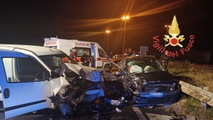 Scontro frontale sulla Statale 106, tre feriti nel catanzarese