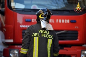 Fuoco per due auto a Catanzaro: probabile incendio doloso