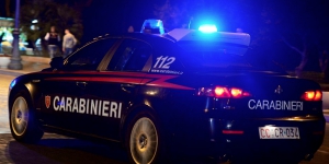 Uccide fratello travolgendolo con l'auto, ricercato