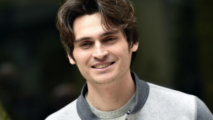 Vacantiandu: sold-out al Teatro Grandinetti per l'irriverente comicit&agrave; di Angelo Duro