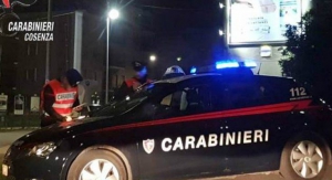 Picchia compagna per gelosia e aggredisce Carabinieri: un arresto nel cosentino