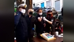 Torta e discorsi in strada con il sindaco Sergio Abramo, il consigliere regionale del Pd, Libero Notarangelo: "C'&egrave; poco da festeggiare''
