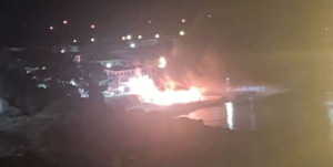 A fuoco il lido Scanna&rsquo;s Beach di Isola capo Rizzuto: in corso le indagini