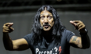 Facce da bronzi torna al Cilea