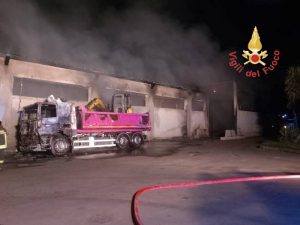 Fuoco nella notte a Cittanova