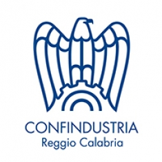 Bomba devasta negozio a Reggio Calabria, &egrave; guerra