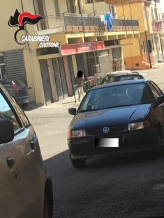 Al mare invece che a lavoro, denunciata