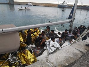 Sbarco di migranti, fermati tre scafisti