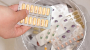 Farmaci scaduti in ambulatorio, denuncia immediata