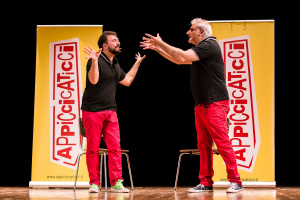 Simpatia travolgente degli ''Appiccicatici'', ospiti del Teatro Comunale per la stagione del Teatro Incanto