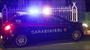 Non vogliono pagare il conto e picchiano il titolare, rom in arresto a Catanzaro