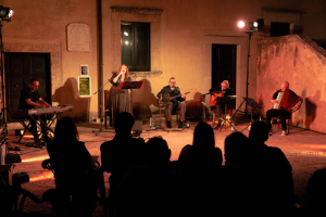Calabria in Fabula continua il suo viaggio: ad Aprigliano un weekend tra musica e narrazione