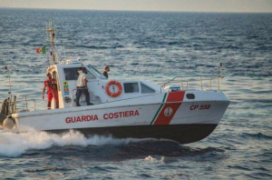 Vibo Marina, la Guardia costiera salva due bagnanti in difficolt&agrave;