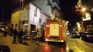 Esplode un negozio nel reggino, feriti