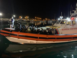 Sbarco di migranti nella Locride, in 62 arrivati su barca a vela