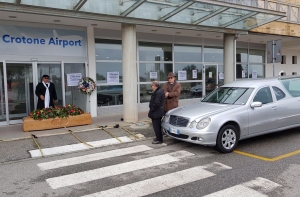 Celebrato il ''funerale'' dell'aeroporto di Crotone