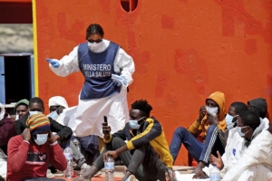 Arrivati 150 migranti a Pozzallo, negativi al Covid