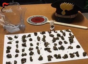 61 dosi di marijuana in auto, 3 arresti a Reggio Calabria
