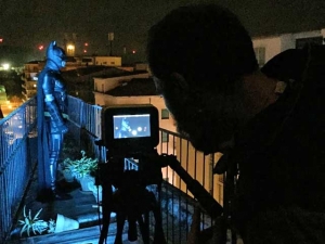 ''Silenzio Oscuro'', un cortometraggio crea scalpore con Batman sui tetti di Crotone