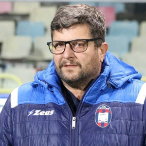 Il Crotone sprofonda, la crisi si aggrava