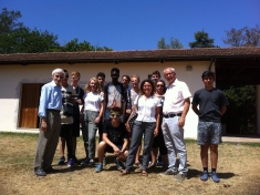 Studenti francesi al campo di Ferramonti dove sorger&agrave; il Cimitero dei Migranti