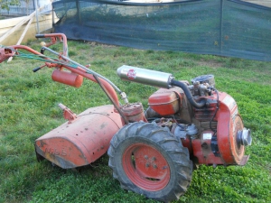 Incidente sul lavoro: uomo finisce intrappolato in una motozappa