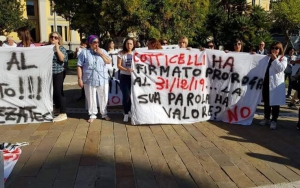 Protesta precari ospedale a Catanzaro