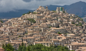 Consegnati due Tablet ad altrettanti bambini della comunit&agrave; moranese