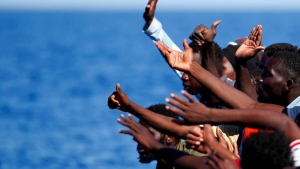 Maltempo: giunti migranti a Crotone