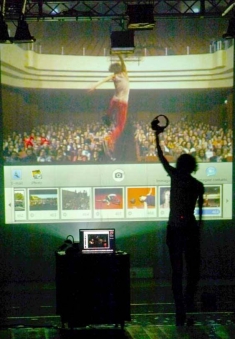 Torna la scena contemporanea a Cosenza. Il progetto More ideato e diretto da Scena Verticale ripartir&agrave; a dicembre