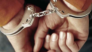 Coltellata al collo, accusa di tentato omicidio per un 22enne