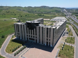 Tenta di entrare armato di fucile in Cittadella regionale, bloccato