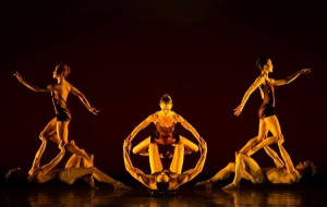 Al Rendano approdano i Momix, unica tappa al Sud con ''Alice''